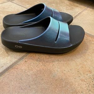 W6 oofos recovery sandals